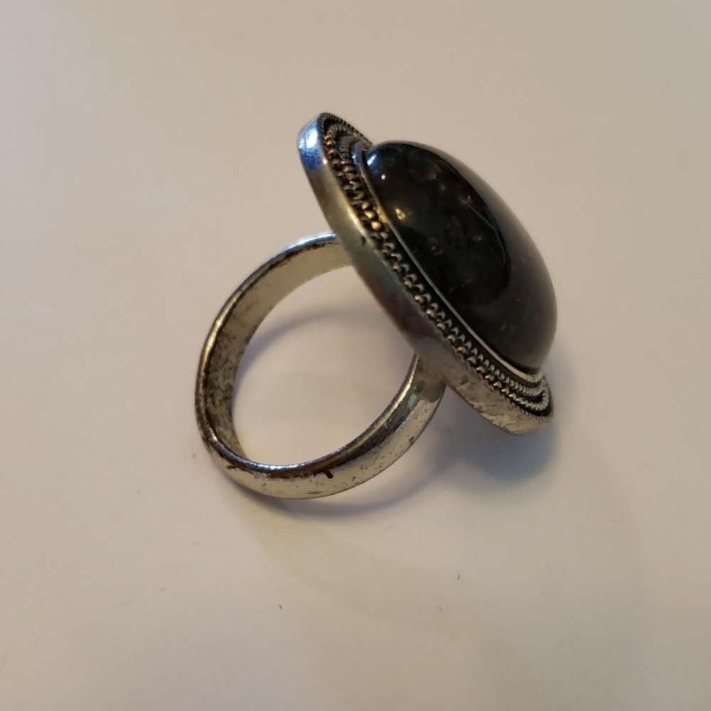Ring - Picture 2 of 3
